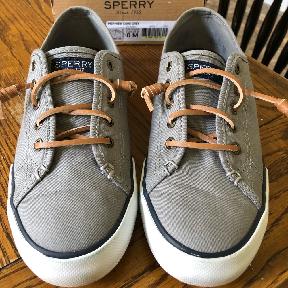 SPERRY Women’s size 8 shoes